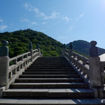 Zentsu-ji (Shikoku), Bridge to Mount Koshiki-zan from Sai-in Tanjo-in enclosure