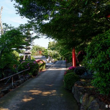 Zentsu-ji (Shikoku), Path at the foot of Mount Koshiki-zan