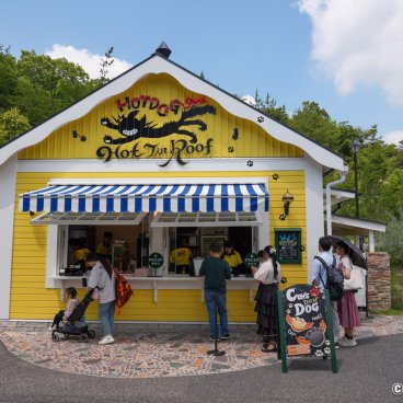 Ghibli Park (Nagoya), "Hot Tin Roof" hot dog stall in the Valley of Witches