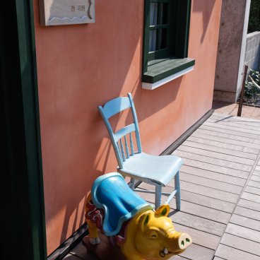 Ghibli Park (Nagoya), Detail of the decor at the World Emporium antique shop (Whisper of the Heart) in the Hill of Youth