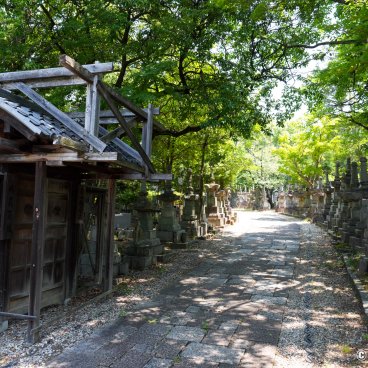 Kosho-ji (Nagoya), View on the older side of the temple's cemetery