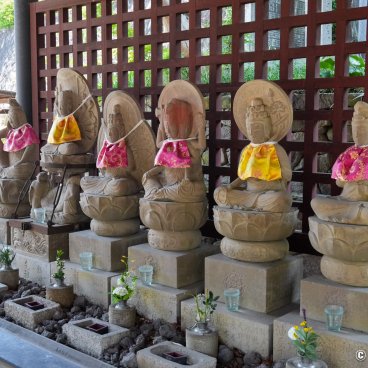 Kosho-ji (Nagoya), View on the 7 statues of Kannon