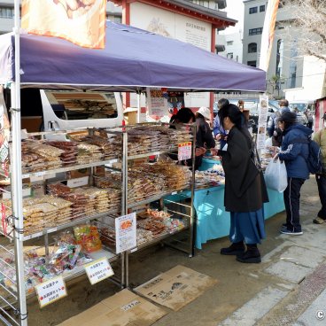 Shitenno-ji Flea Market (Osaka), Take away food stall