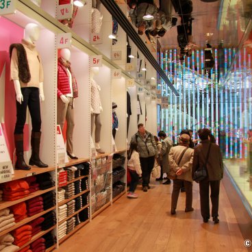 Uniqlo Ginza Flagship Store (Tokyo), Collections showcased at the ground floor of the building