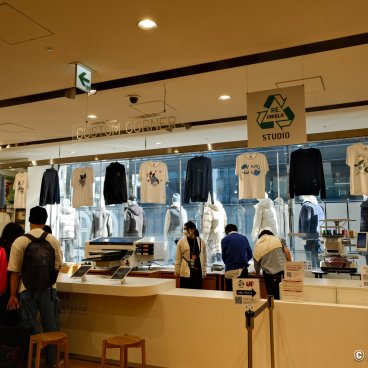 Uniqlo Ginza Flagship Store (Tokyo), UNIQLO purchases' custom corner