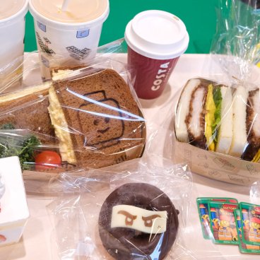 Legoland Japan (Nagoya), LEGO-themed sandwiches and dessert served in the park