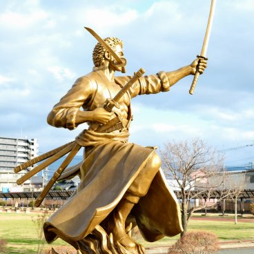 One Piece Kumamoto Revival Project (Kyushu), Statue of Zoro in Ozu 3
