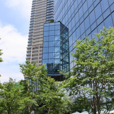 Grand Green Osaka (Umeda), Green areas, terraces, and glassed buildings of the complex