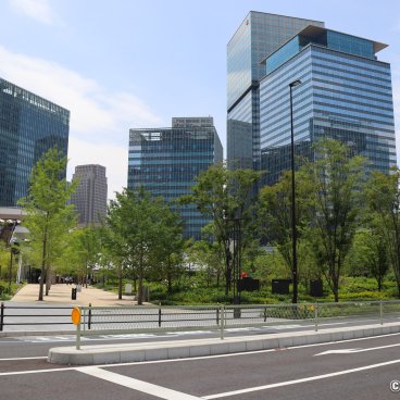 Grand Green Osaka (Umeda), Access to the southern side of the complex