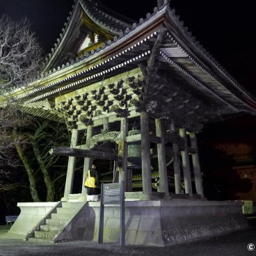 Kuon-ji (Minobu), Shoro bell tower at the hour of the early morning prayer