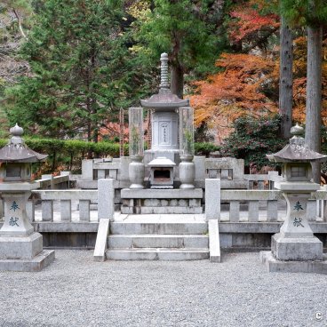 Kuon-ji (Minobu), A grave in Nichiren Shonin Mausoleum's area
