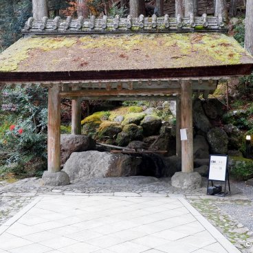 Kuon-ji (Minobu), Ablution pavilion at the entrance of Nichiren Shonin Mausoleum 2