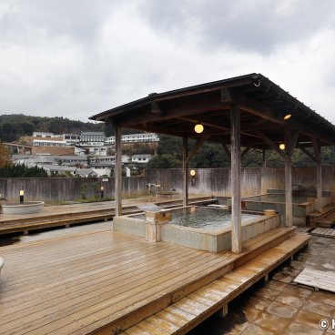 Oniyama Hotel (Beppu), View on the onsen baths on the hotel's rooftop 2