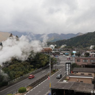 Oniyama Hotel (Beppu), View on Beppu city and its fumaroles from the hotel