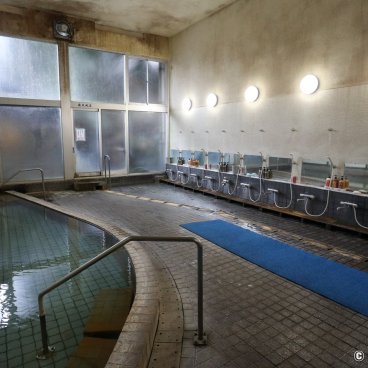 Oniyama Hotel (Beppu), Indoor shared onsen baths