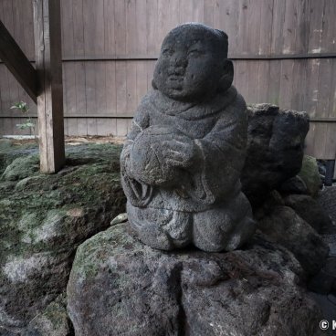 Oniyama Hotel (Beppu), Buddhist statue at Oniyama-no-yu bath