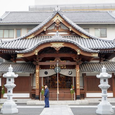 Asakusa (Tokyo), Grounds of Chokoku-ji temple in the beginning of the year 2