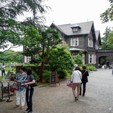Kyu Furukawa Teien (Tokyo), View on the site's entrance during spring roses blooming