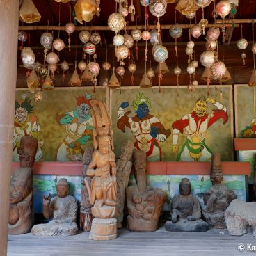 Ishite-ji (Matsuyama, Shikoku), Pavilion decorated with Buddhist paintings and sculptures