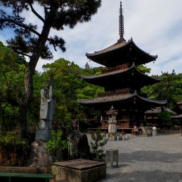 Ishite-ji (Matsuyama, Shikoku), 3-stories pagoda in the temple's grounds 2