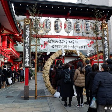 Asakusa Otori-jinja (Tokyo), People visiting the shrine for Hatsumode in early January