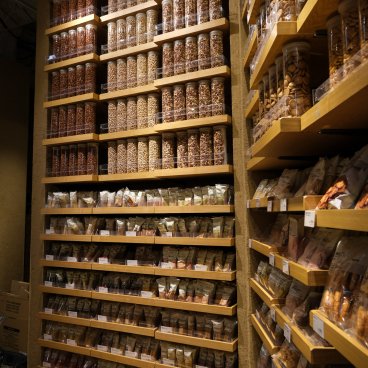 Muji Ginza Flagship Store (Tokyo), Wholesale food aisle