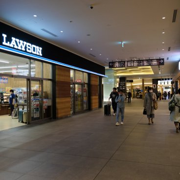 Haneda Airport Garden (Tokyo), Lawson konbini