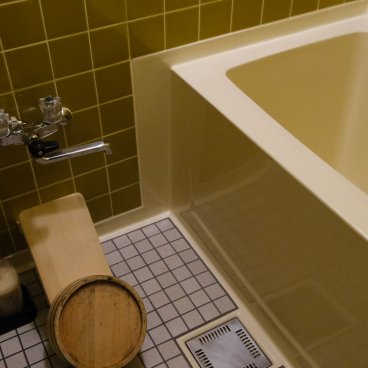 Iwaso (Miyajima), Bathroom of a Standard room in the Shinkan building (Annex)