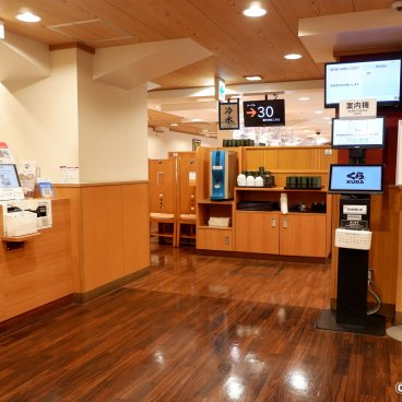 Kura Sushi, Akabane Station East Exit Store (North Tokyo), Automatic check-in machine at the entrance and self check-out cashier