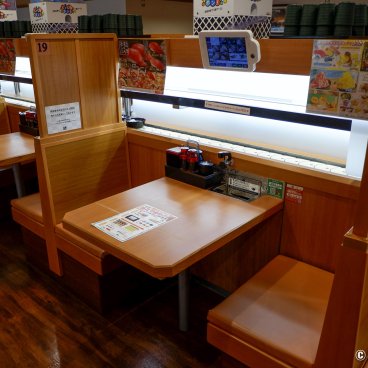 Kura Sushi, Akabane Station East Exit Store (North Tokyo), Table seating at the restaurant