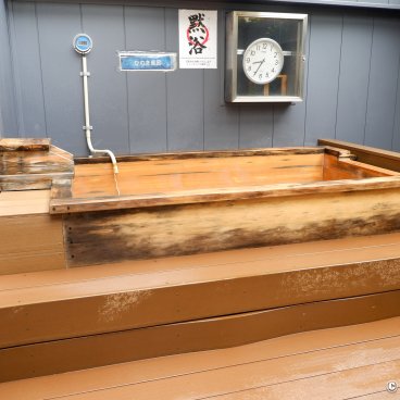 Capsule Inn Osaka (Umeda), Outdoor hot bath at the New Japan Umeda spa center