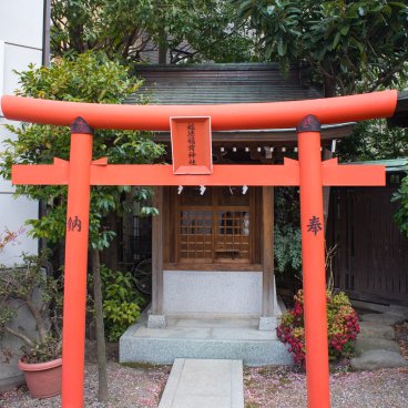 Kuramae-jinja (Tokyo), Small Fukutoku Inari shrines in the enclosure