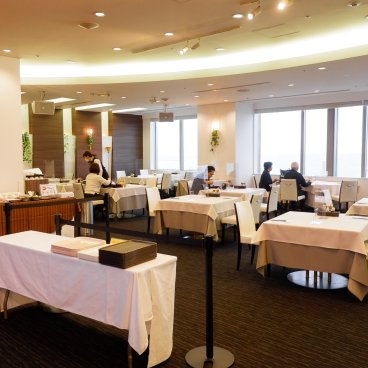 Hotel Aomori, Le Bois restaurant and buffet breakfast