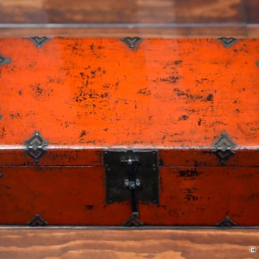 Japan Folk Crafts Museum (Mingeikan, Tokyo), Red laquered box