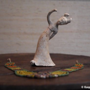 Japan Folk Crafts Museum (Mingeikan, Tokyo), Statuette and necklace from Taiwan