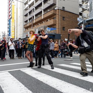 Nipponbashi Street Festa (Osaka), Cosplayers posing in the street for a photographer