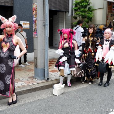Nipponbashi Street Festa (Osaka), Female cosplayers in the street 