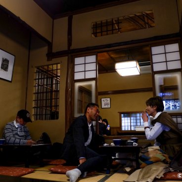 Takemura kissaten (Kanda, Tokyo), Inside view of the traditional tearoom and its tatami space
