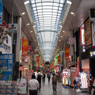 Koenji Hikawa-jinja (Tokyo), Shotengai shopping street between the station and the shrine