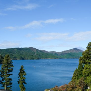 Mototsumiya-jinja (Hakone), View on Lake Ashi and Mount Fuji in the background