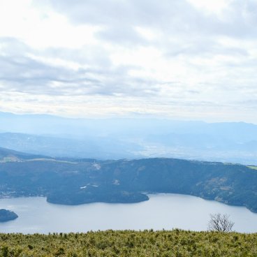 Mototsumiya-jinja (Hakone), View on Lake Ashi from Mount Komagatake