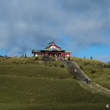 Mototsumiya-jinja (Hakone), The shrine's pavilion and its Sando alley