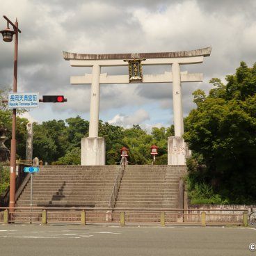 Nagaokakyo (Kyoto), Great stone torii gate at the entrance of Nagaoka Tenmangu shrine