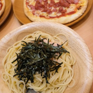 Saizeriya Ikebukuro 60F Dori No.2 (Higashi-Ikebukuro, Tokyo), Tarako sauce spaghetti dish and sausage pizza