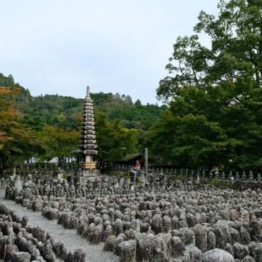 Arashiyama (Kyoto), Cemetery of Adashino Nenbutsu-ji temple