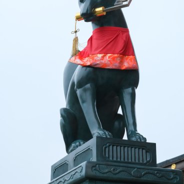 Fushimi Inari Taisha (Kyoto), Statue of a fox