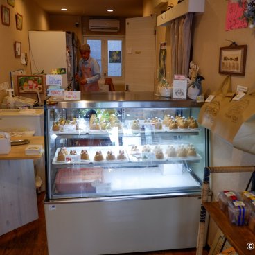 Shirohige’s Cream Puff Factory Kichijoji (Tokyo), Totoro cream puffs counter