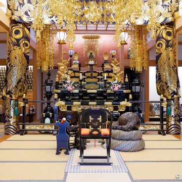 Azabu-Juban (Tokyo), Hondo pavilion and altar at Yumemido Ossuary in Moto-Azabu