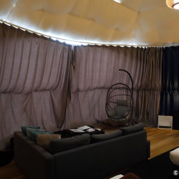 Mt.Fuji Glamping Terrace MINENOHANA (Kawaguchiko), Living area with curtains closed in the Terrace Suite Oriental Japon 7m Dome