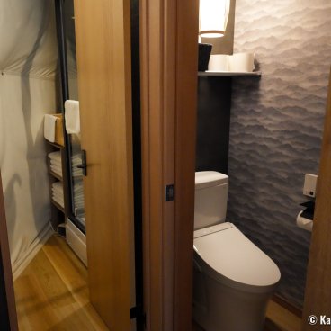 Mt.Fuji Glamping Terrace MINENOHANA (Kawaguchiko), Shower and WC of the Terrace Suite Oriental Japon 7m Dome